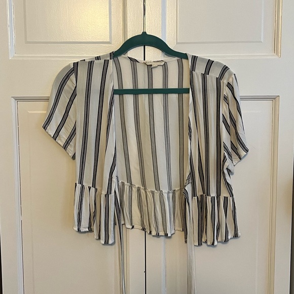 Pacsun tie-front crop - Picture 2 of 3